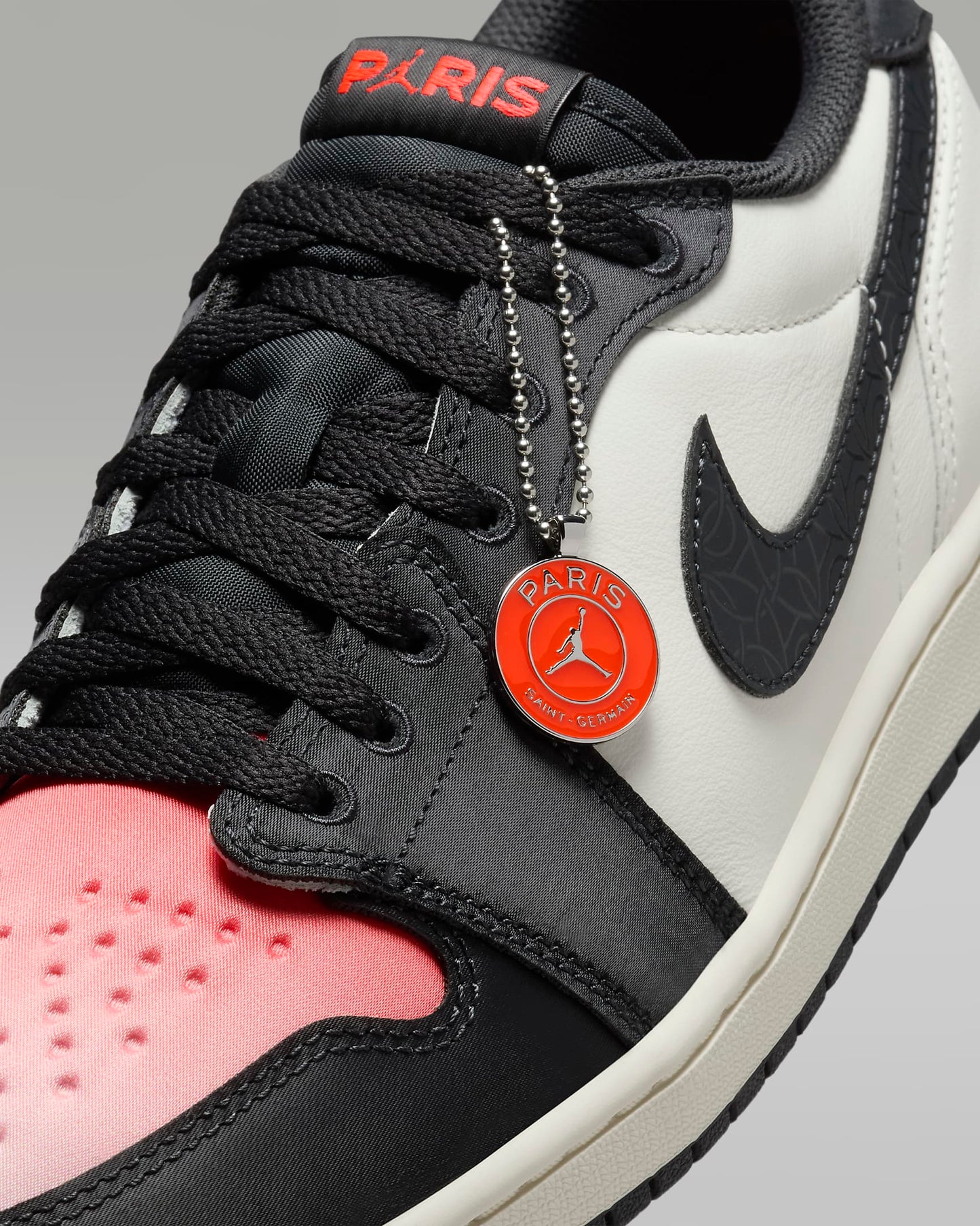 Air Jordan Retro Low Paris
