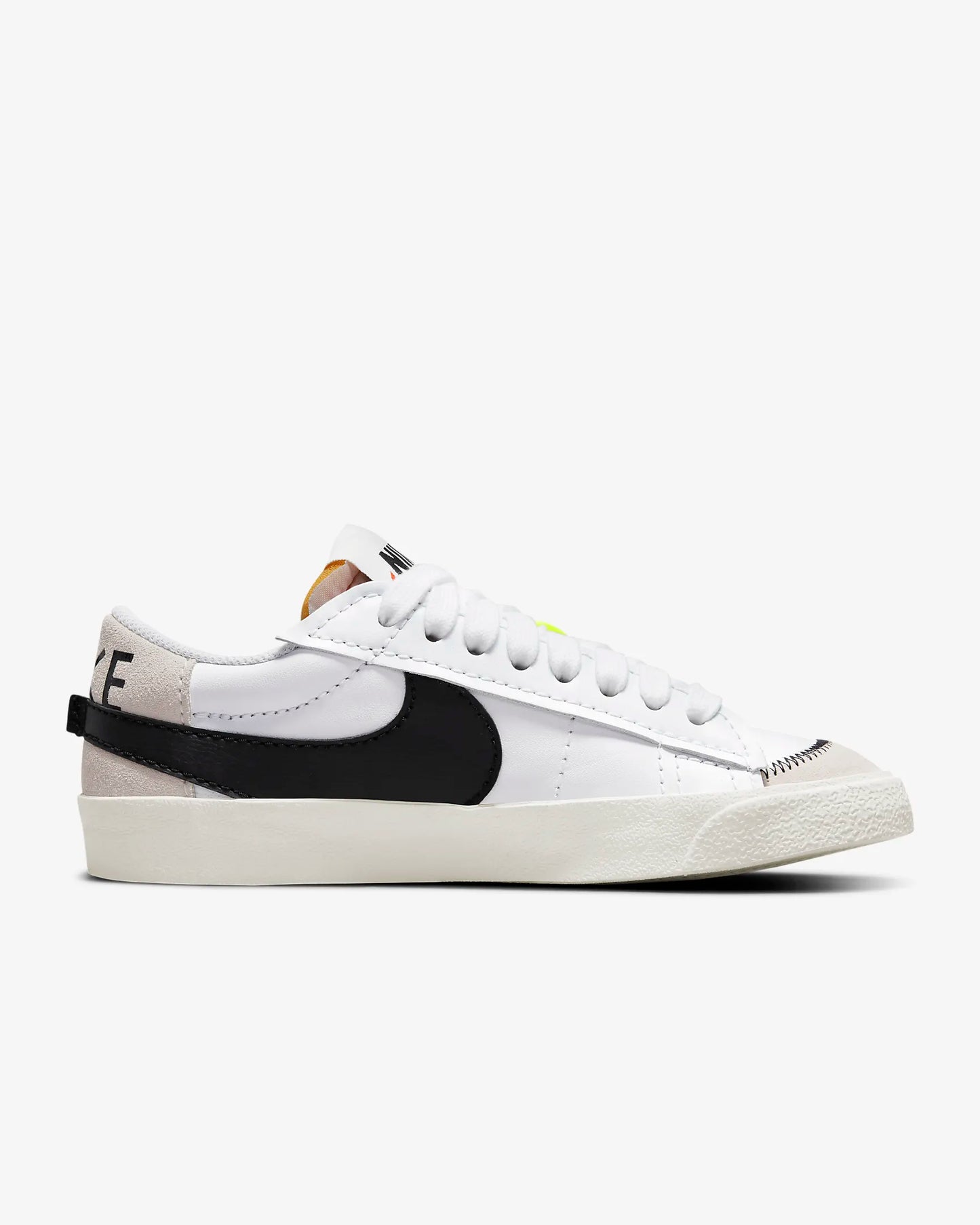 NIKE BLAZER